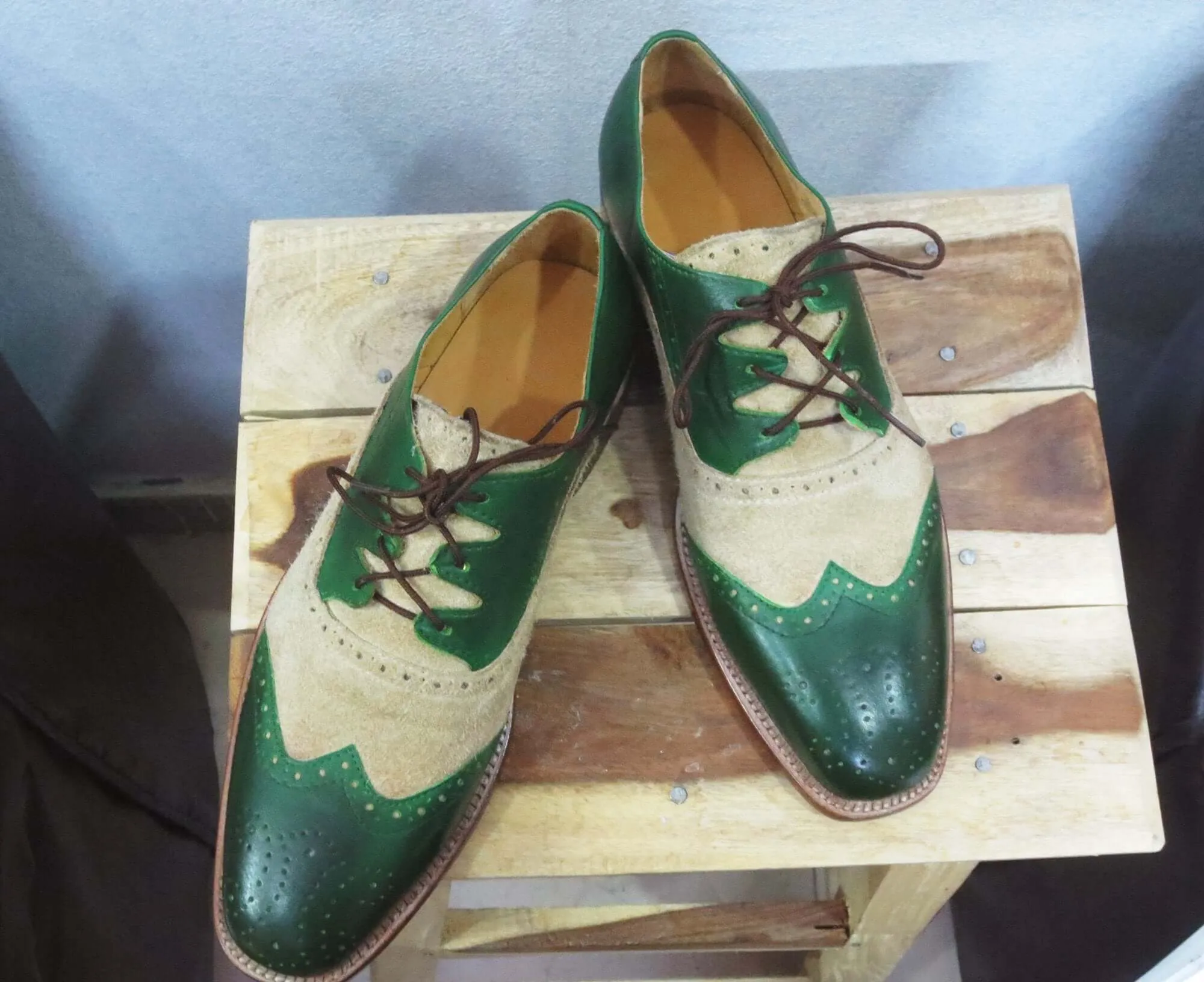 Bespoke Green Beige Leather Suede Wing Tip Shoe for Men