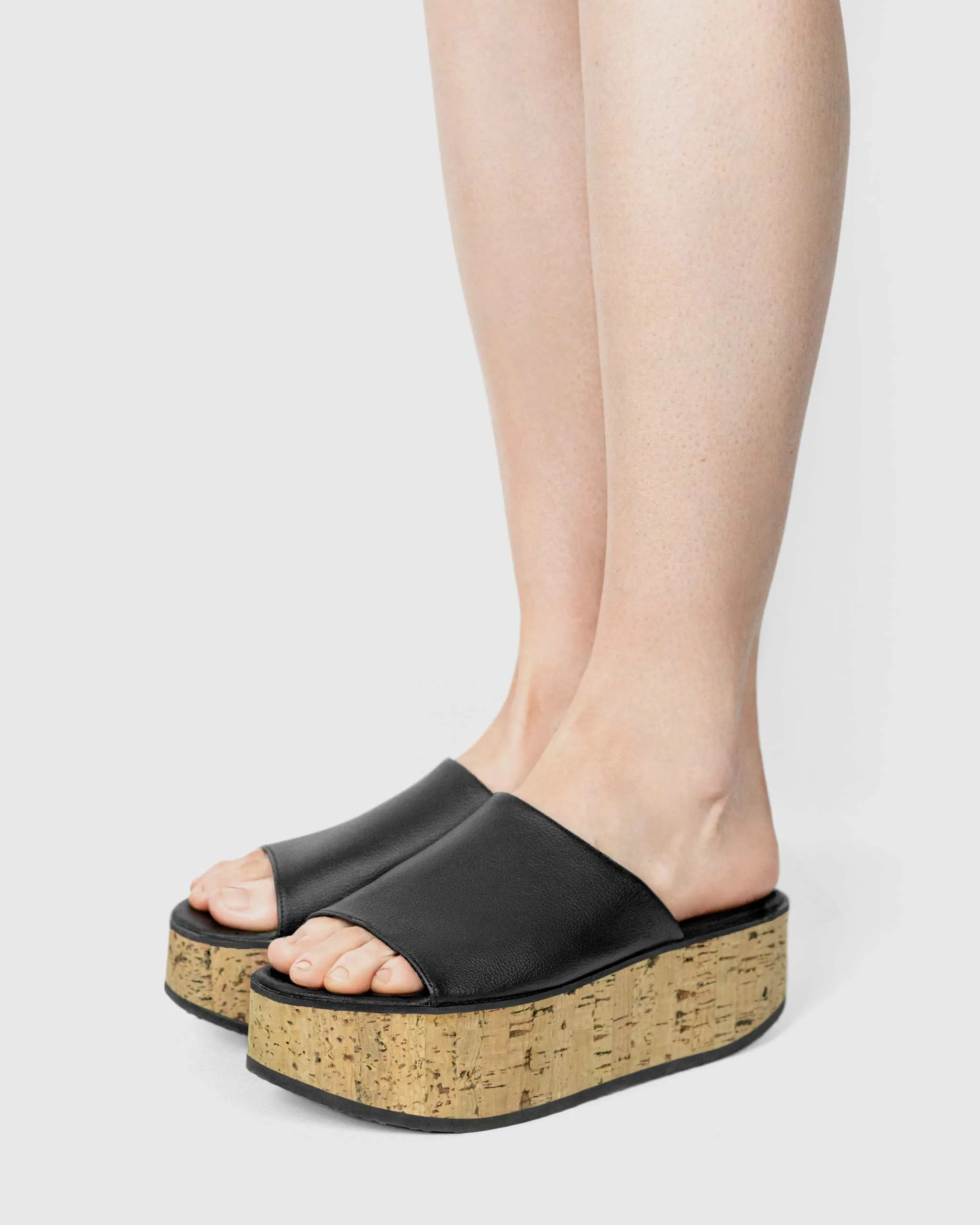 Geigi Flatforms Grape Leather Sandals Black