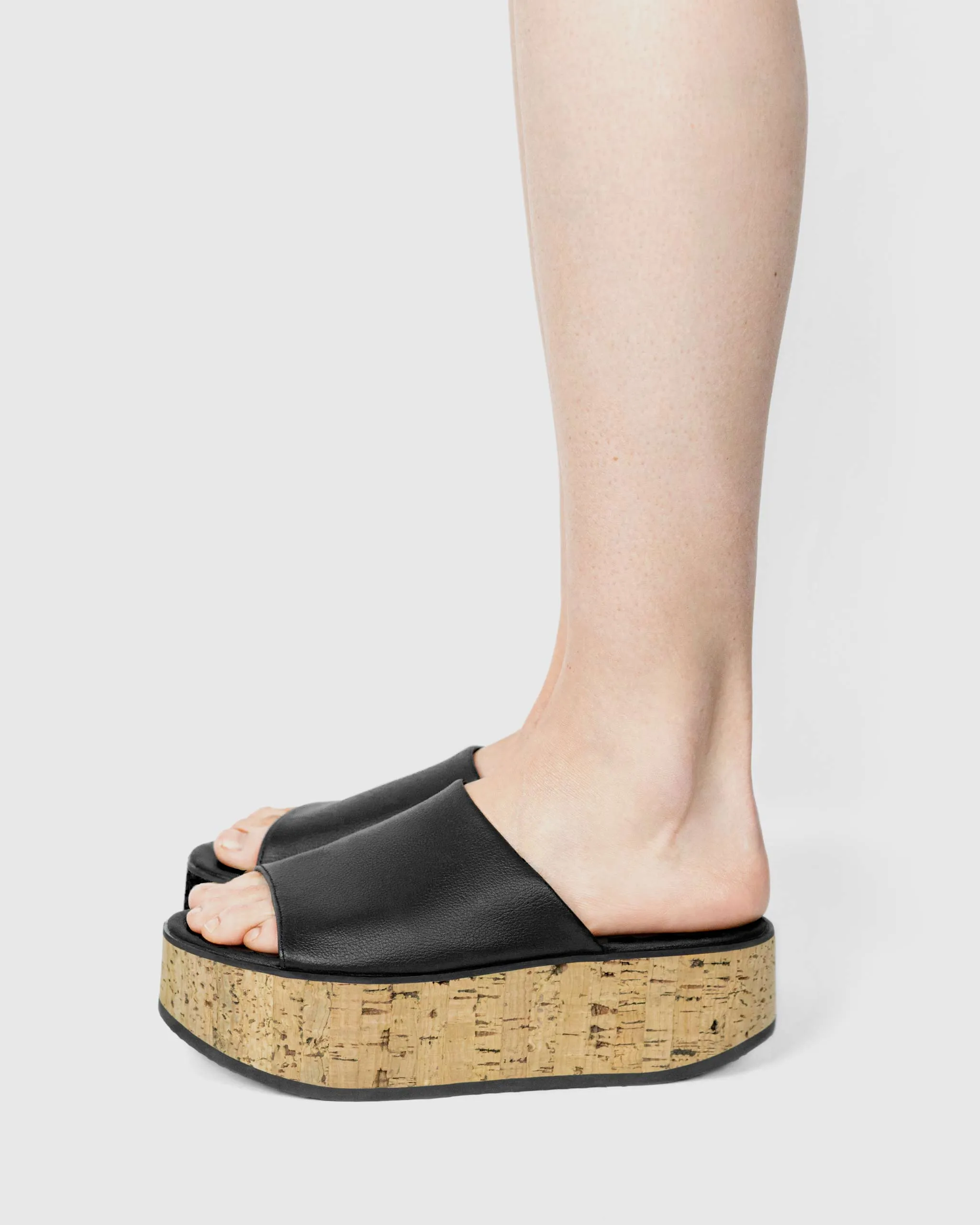 Geigi Flatforms Grape Leather Sandals Black