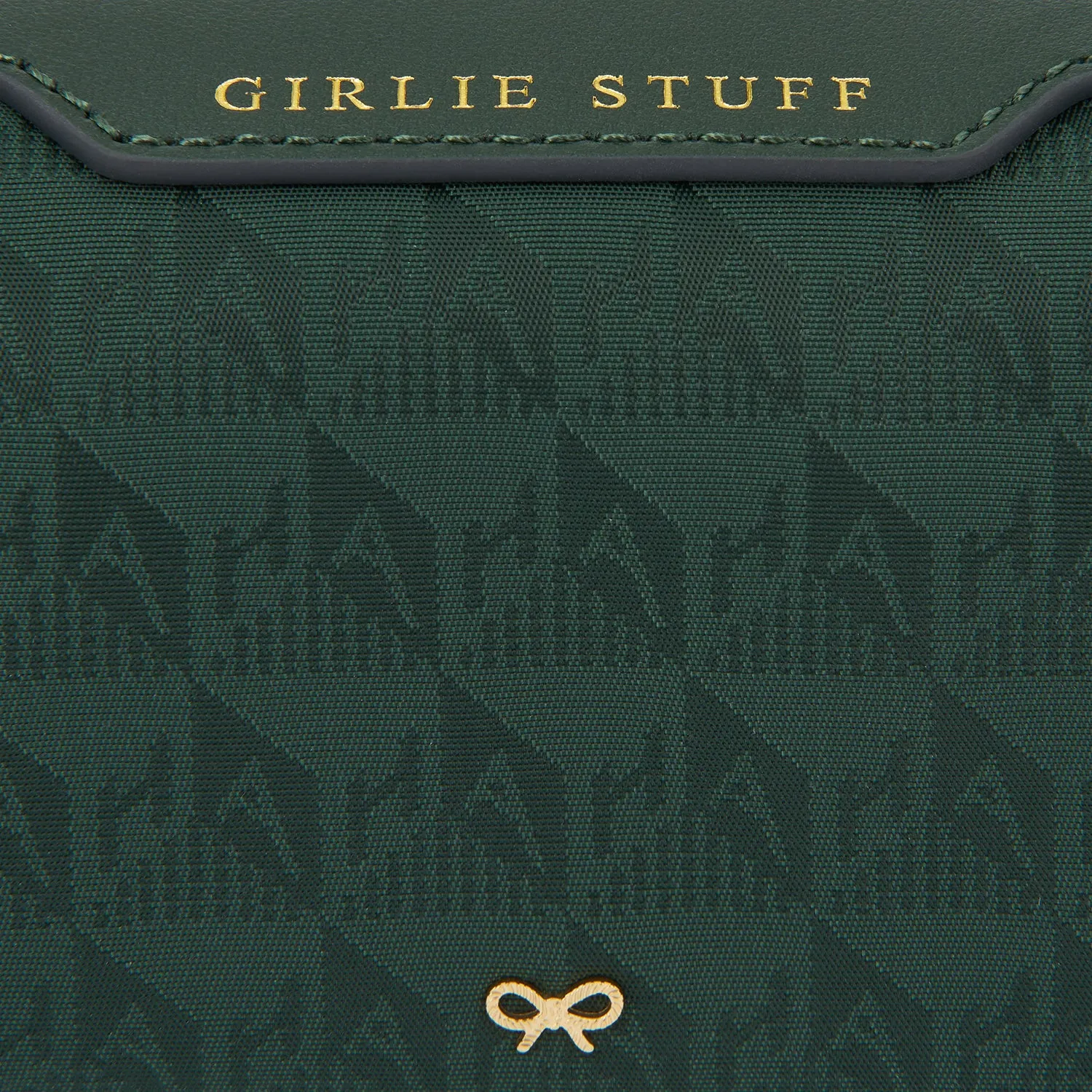 Logo Girlie Stuff Pouch