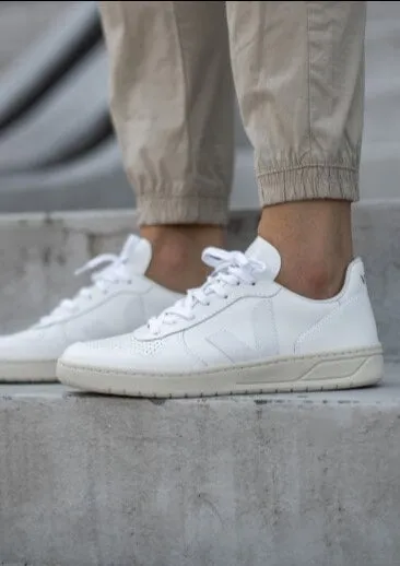 Veja V10 Leather Extra White