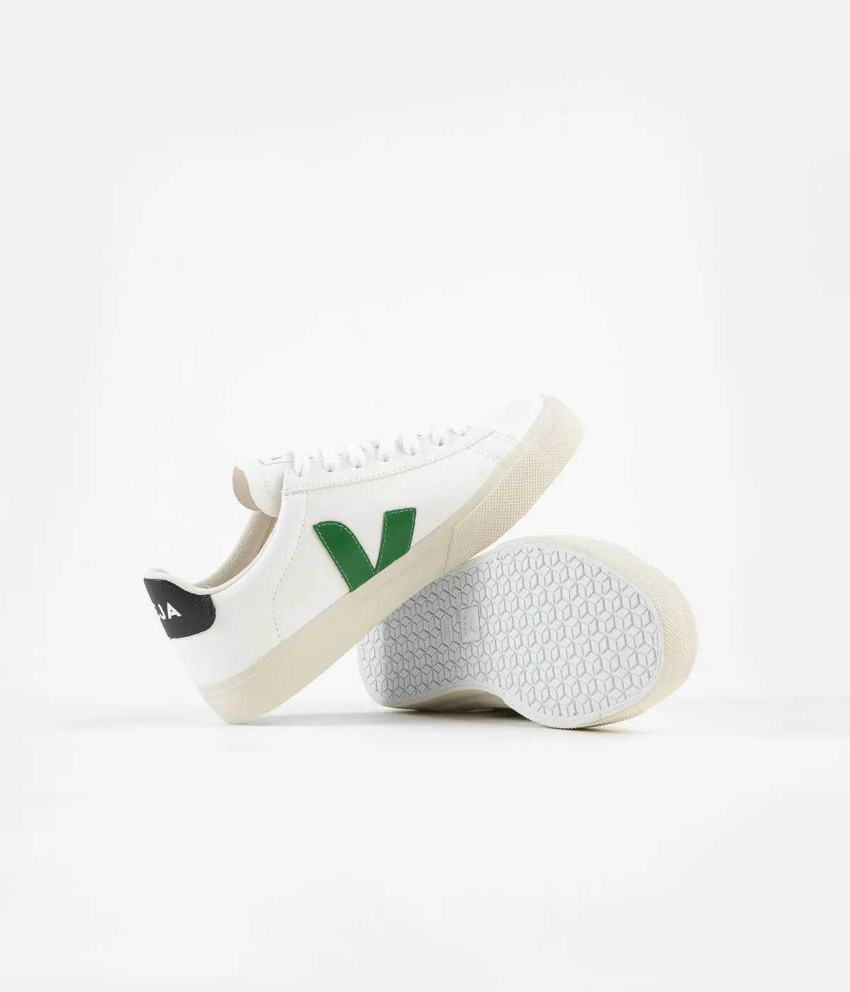 Veja Womens Campo ChromeFree Shoes - Extra White / Emeraude / Black