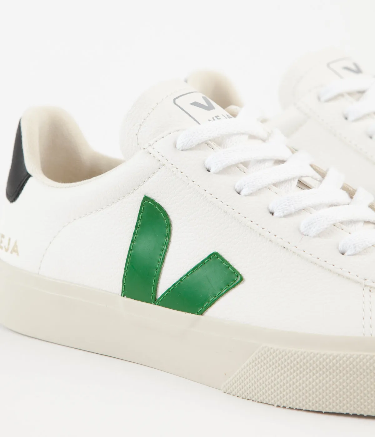 Veja Womens Campo ChromeFree Shoes - Extra White / Emeraude / Black