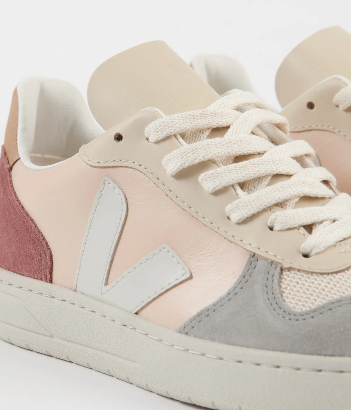 Veja Womens V-10 Leather Shoes - Multicolour / Nude