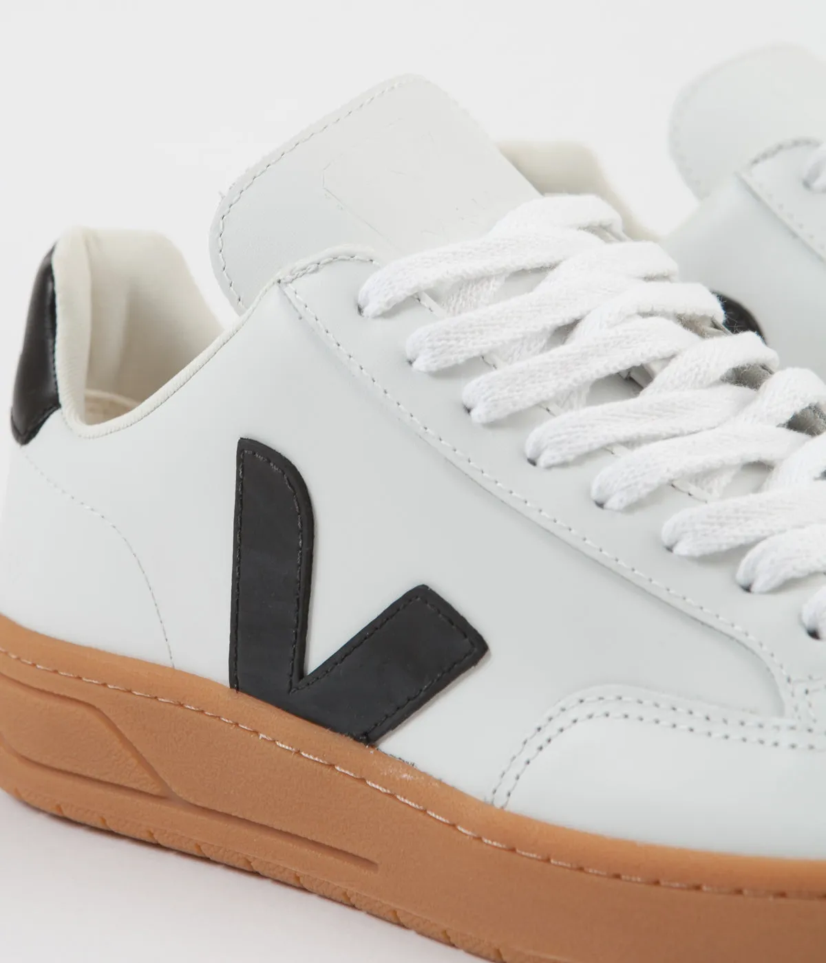 Veja Womens V-12 Leather Shoes - Extra White / Black / Natural